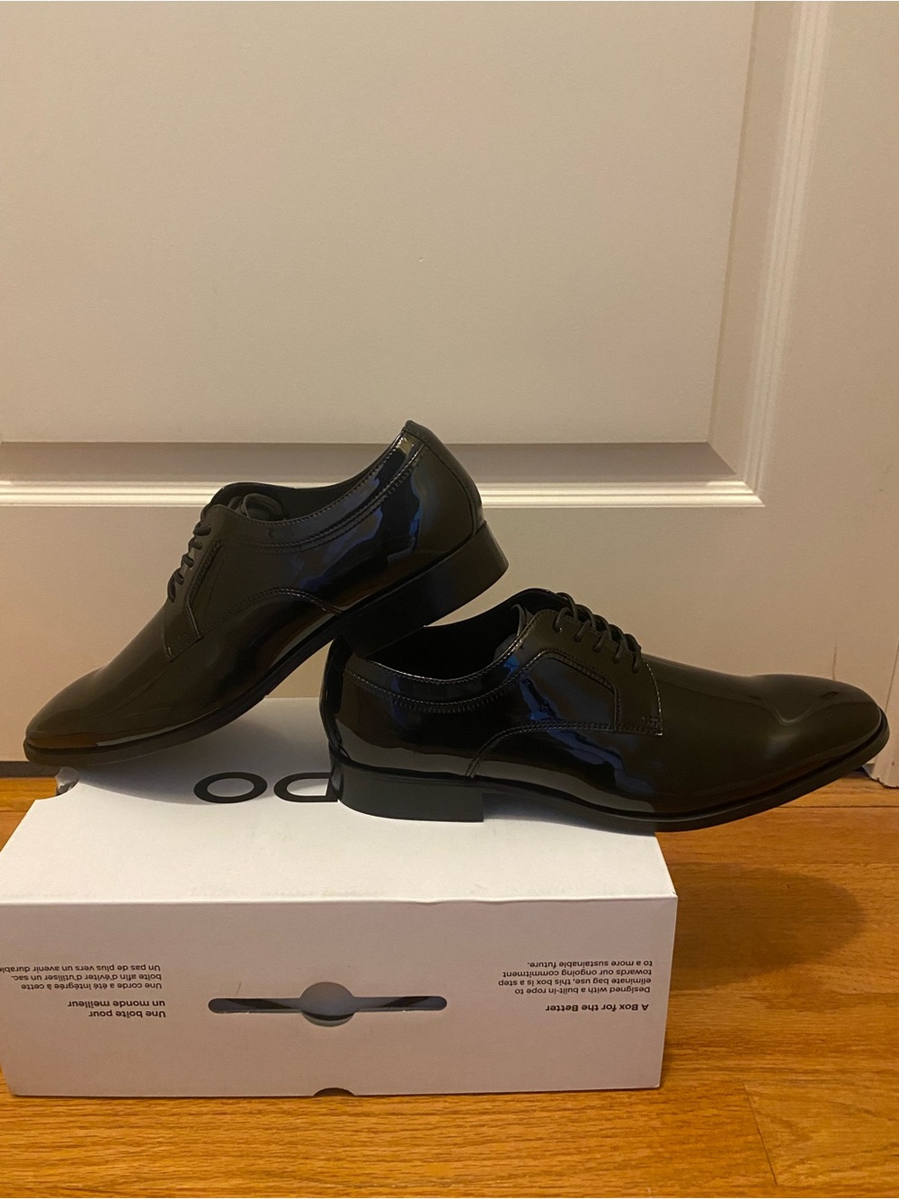 Aldo Glossy Black Patent Lace-Up Oxfords - Picture 2 of 4